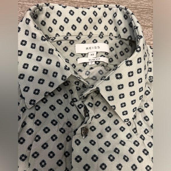 Reiss “Treveiso” Medallion Dot Slim Fit Floral Shirt (Sage) - Picture 2 of 5